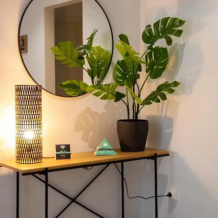 Alda Orzan מלון א-קורוניה